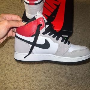 Air Jordan 1 Retro High OG Grade School ‘Smoke Gray’